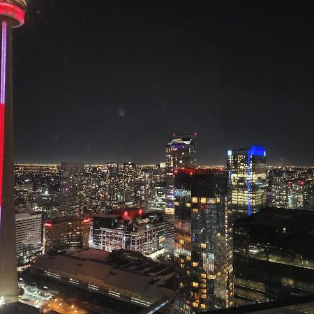 Two Bd Cn Tower And Lake Ontario View Τορόντο Εξωτερικό φωτογραφία