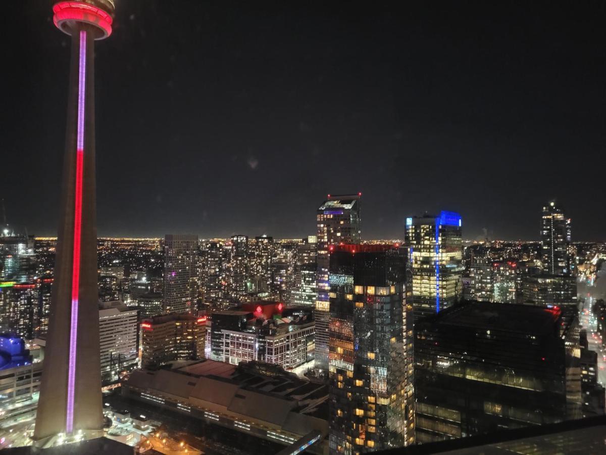 Two Bd Cn Tower And Lake Ontario View Τορόντο Εξωτερικό φωτογραφία