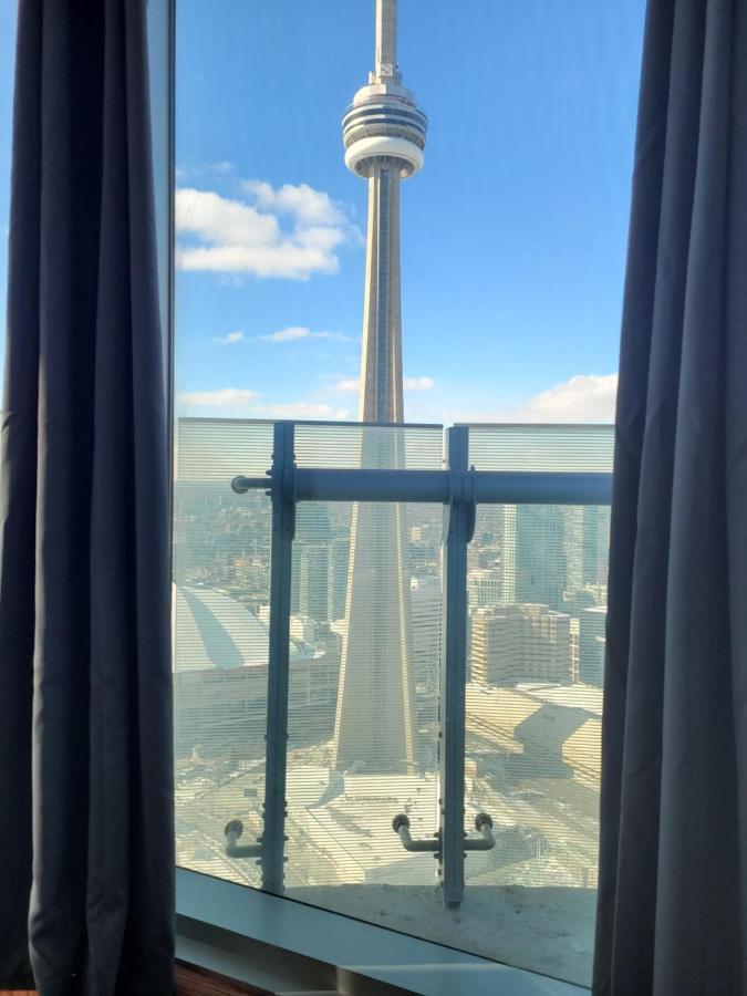 Two Bd Cn Tower And Lake Ontario View Τορόντο Εξωτερικό φωτογραφία